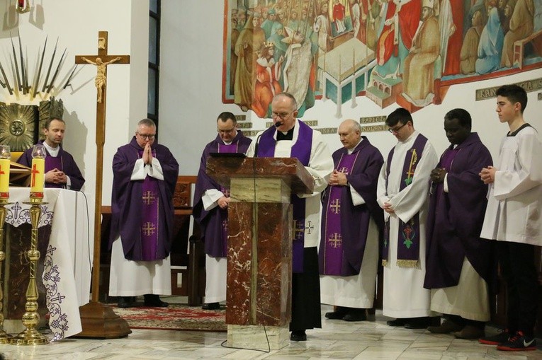 Środa Popielcowa w parafii św. Stanisława w Lubinie