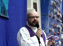 Ks. Damian odprawił Mszę św. dla uczniów NSP Skrzydła