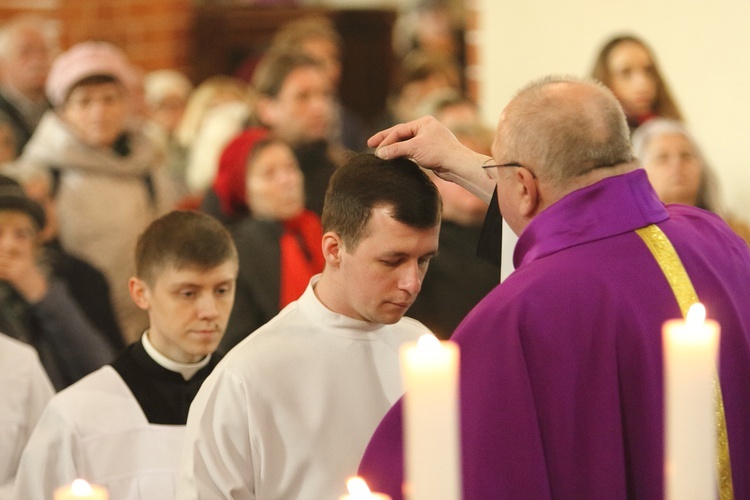 Popsypanie głów popiołem w Katedrze Legnickiej