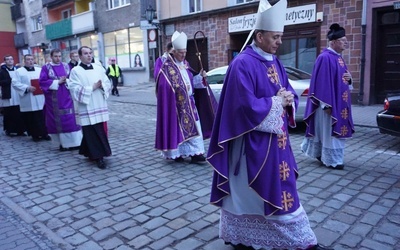 Już po raz kolejny w diecezji świdnickiej Wielki Post rozpoczął się od procesji pokutnej
