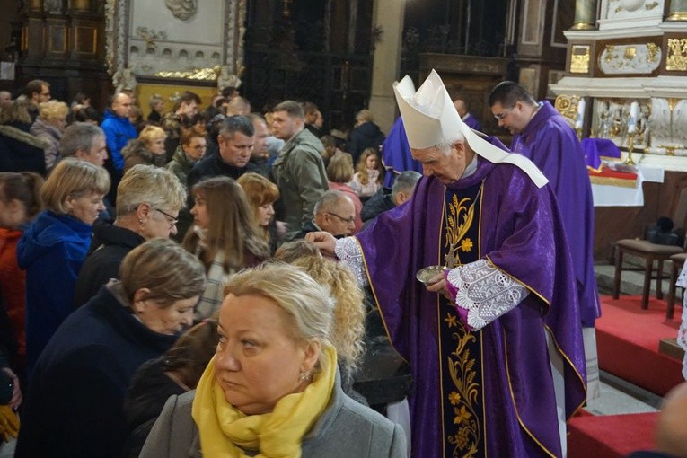Wielki post rozpoczął się w Świdnicy od procesji pokutnej