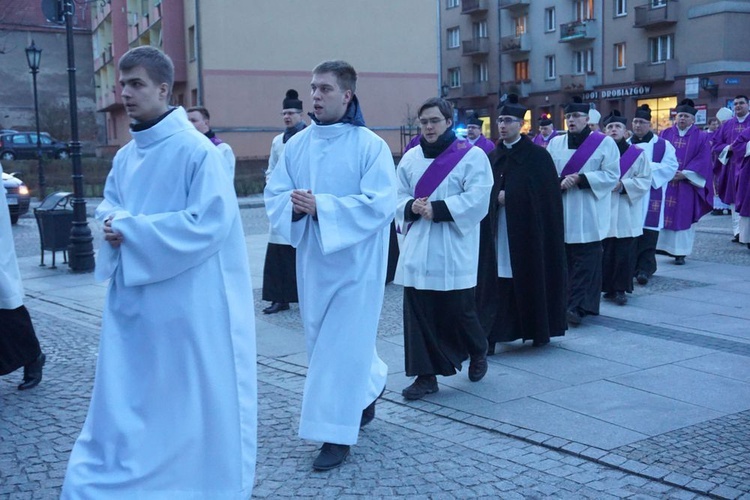 Wielki post rozpoczął się w Świdnicy od procesji pokutnej