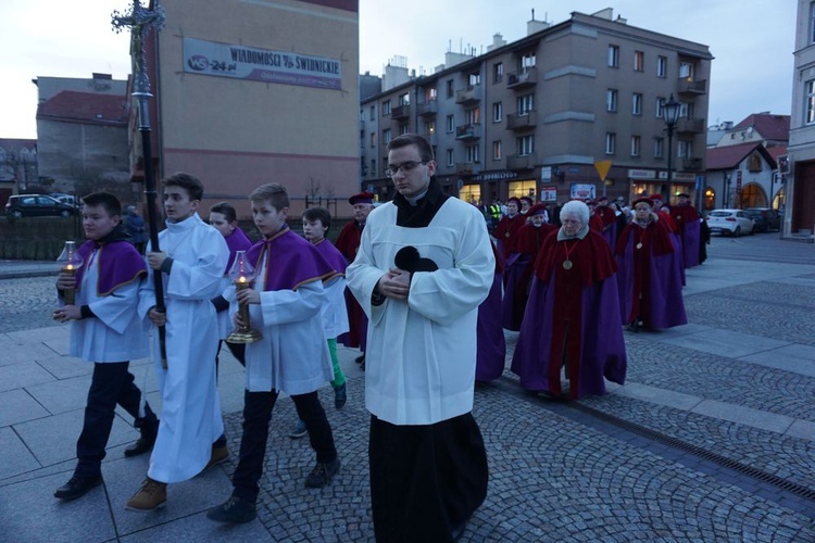 Wielki post rozpoczął się w Świdnicy od procesji pokutnej