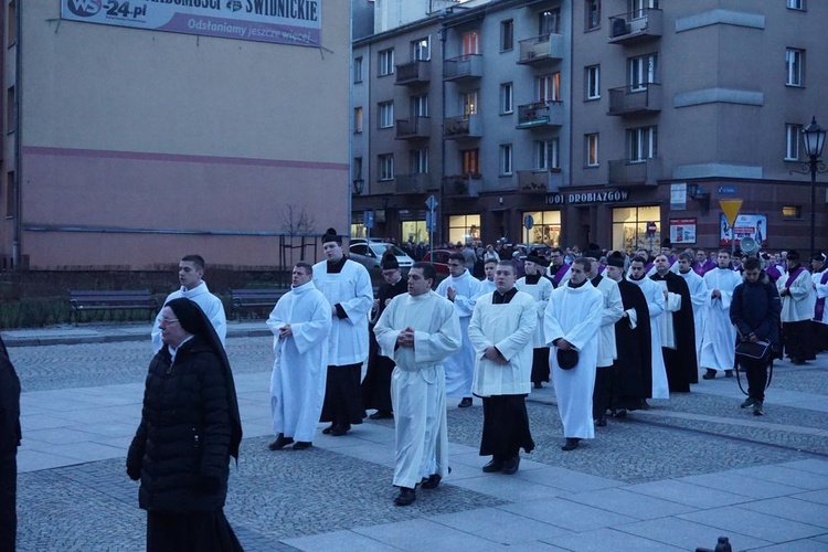 Wielki post rozpoczął się w Świdnicy od procesji pokutnej