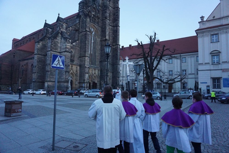 Wielki post rozpoczął się w Świdnicy od procesji pokutnej