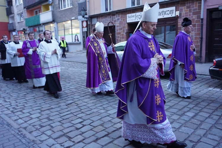 Wielki post rozpoczął się w Świdnicy od procesji pokutnej