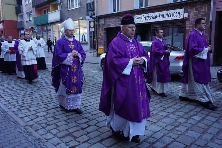 Wielki post rozpoczął się w Świdnicy od procesji pokutnej