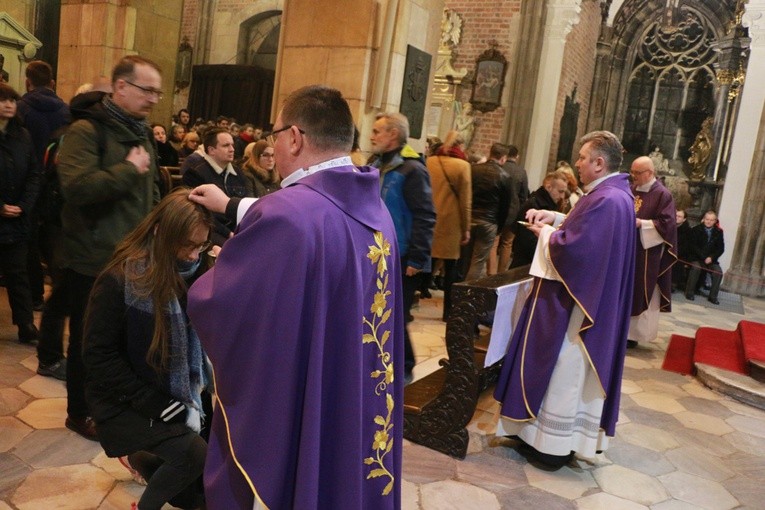 Środa Popielcowa w katedrze wrocławskiej