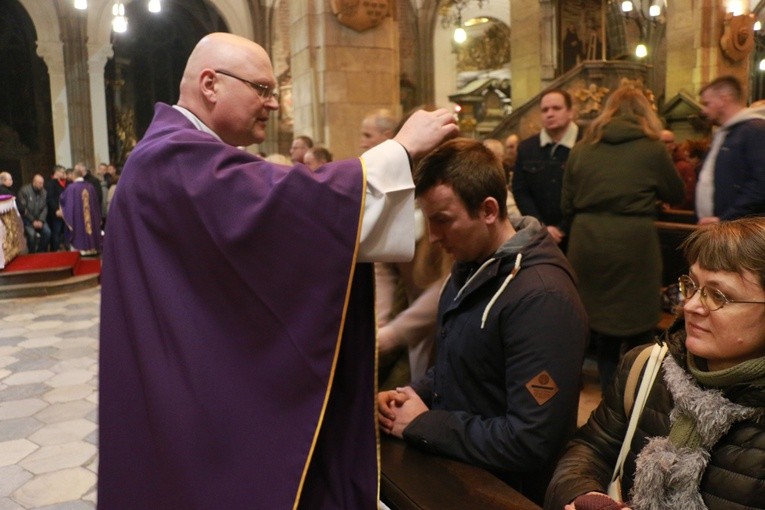 Środa Popielcowa w katedrze wrocławskiej
