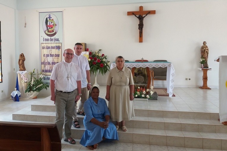 Bp Janusz Ostowski w Togo