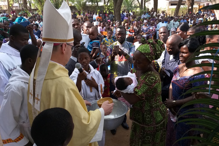 Bp Janusz Ostowski w Togo