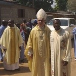 Bp Janusz Ostowski w Togo