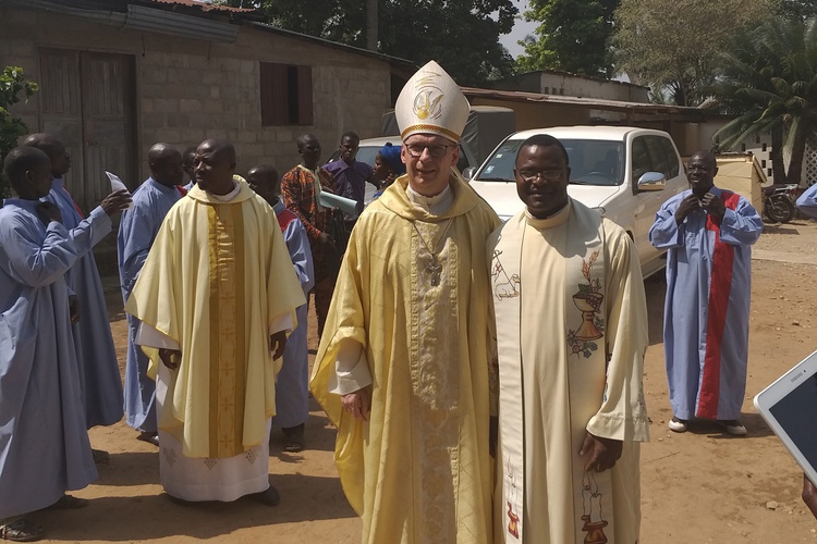 Bp Janusz Ostowski w Togo