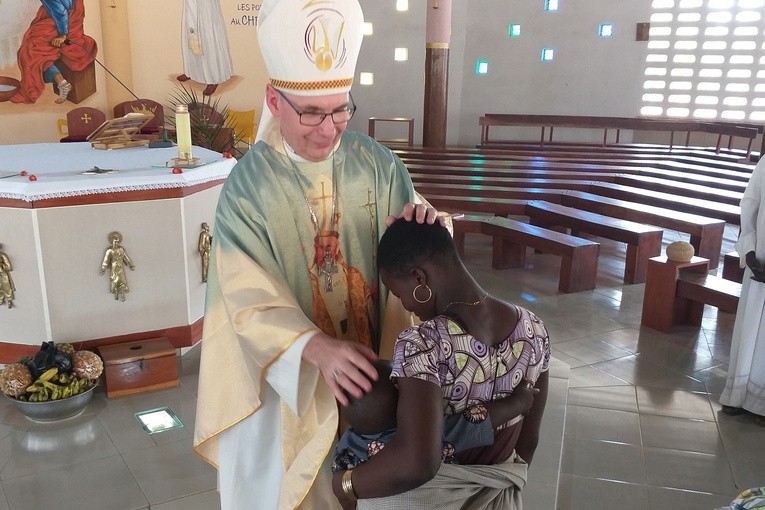 Bp Janusz Ostowski w Togo