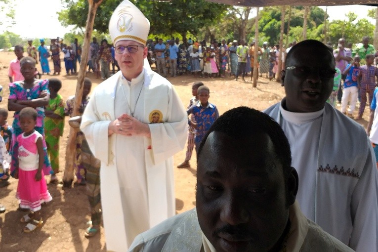 Bp Janusz Ostowski w Togo