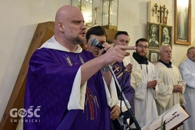 O. Adam Szustak w wałbrzyskiej kaplicy parafii pw. MB Częstochowskiej