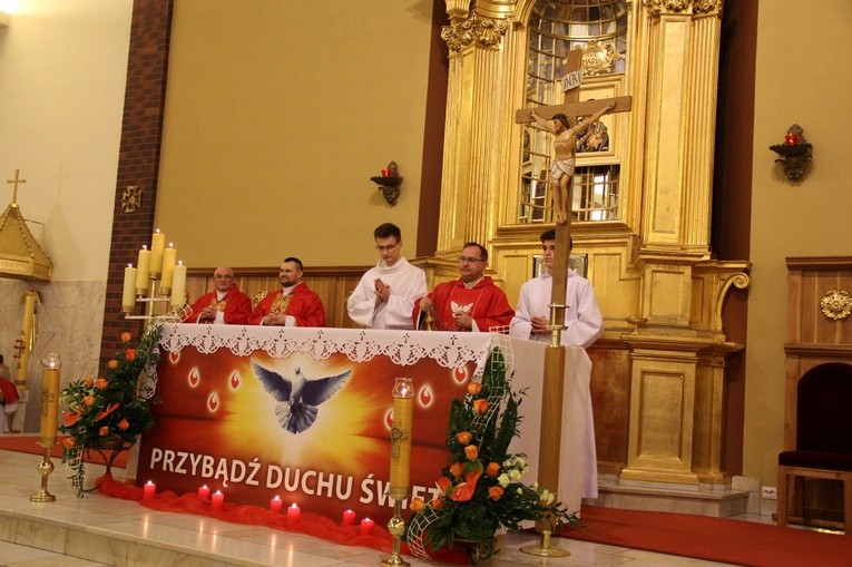 Młodzież bierzmowana solidarna z prześladowanymi chrześcijanami