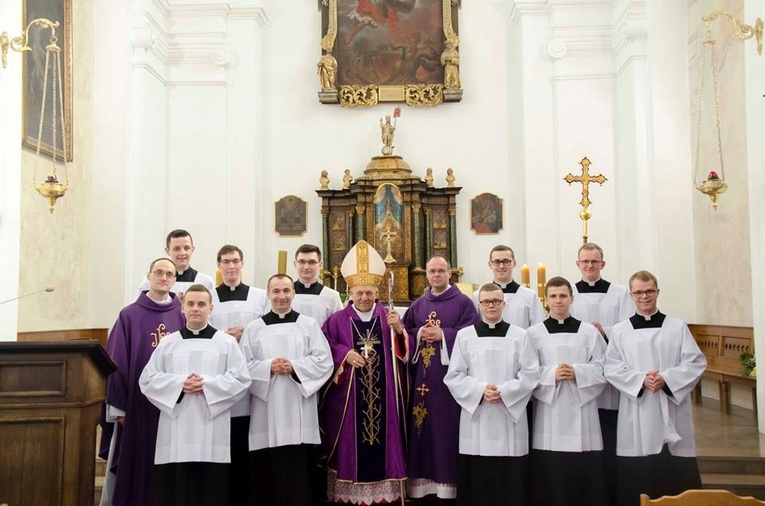 Nowi lektorzy i akolici w semianrium 