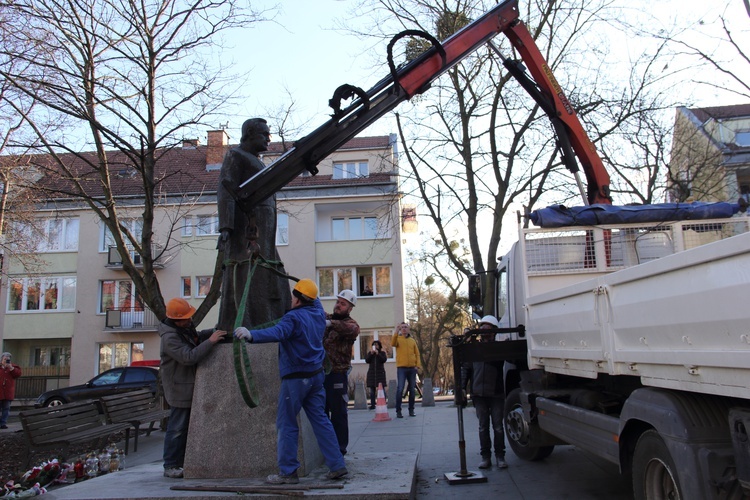 Rozbiórka pomnika ks. Jankowskiego