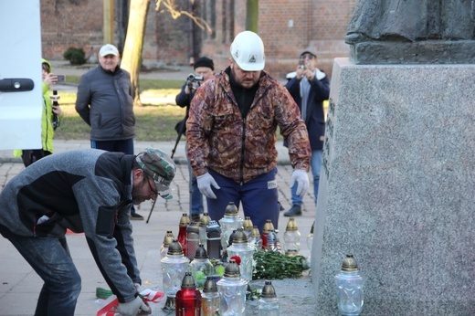 Rozbiórka pomnika ks. Jankowskiego