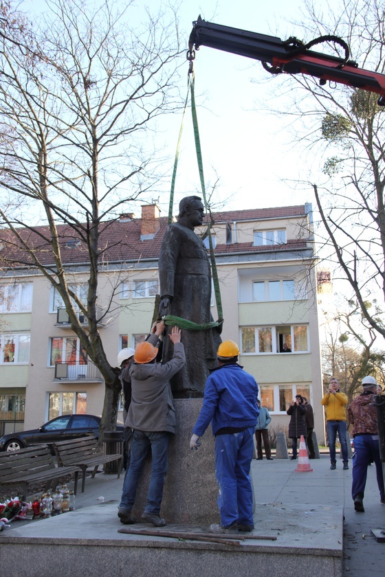 Rozbiórka pomnika ks. Jankowskiego