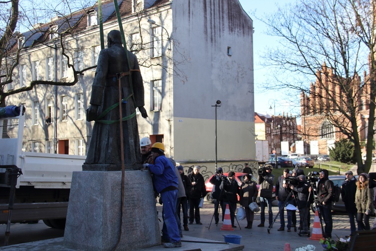 Rozbiórka pomnika ks. Jankowskiego