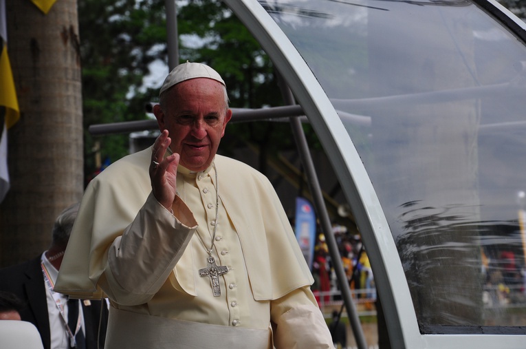 Papież: trzeba kochać Kościół i wtedy, gdy ma na obliczu zmarszczki grzechu