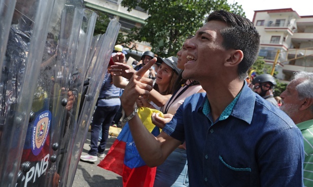 Wenezuela: starcia protestujących z siłami bezpieczeństwa