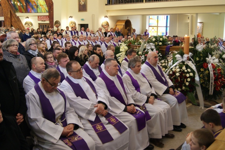 Ostatnie pożegnanie dobrego kapłana 