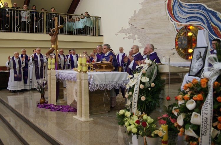 Ostatnie pożegnanie dobrego kapłana 