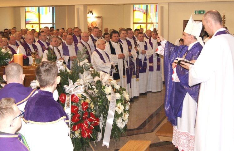 Ostatnie pożegnanie dobrego kapłana 