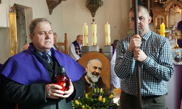 Ojciec Pio działa także po śmierci