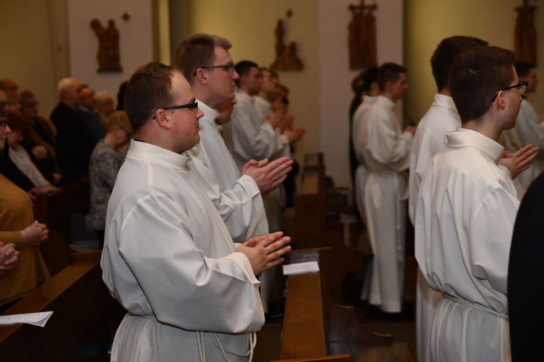 Posługi lektoratu i akolitatu