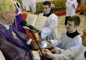 Liturgii z otrzymaniem posług przewodniczył bp Piotr Turzyński