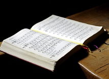 Muzyka jest częścią liturgii, a nie dodatkiem do niej - przekonuje Paweł Płoskoń