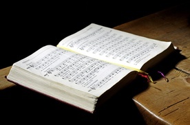 Muzyka jest częścią liturgii, a nie dodatkiem do niej - przekonuje Paweł Płoskoń