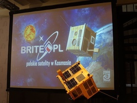 Polskie satelity