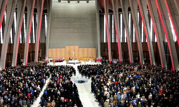 Warszawa: Uroczysta Msza za papieża Franciszka 
