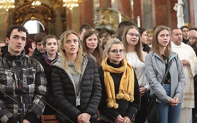 Młodzi zawierzyli Maryi swoją przyszłość.