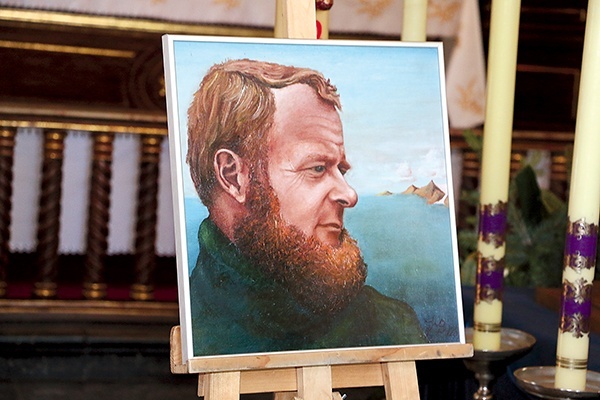 Podczas pogrzebu uczonego wystawiono jego portret namalowany w scenerii polarnej.