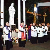 ▲	Nabożeństwo zakończyło błogosławieństwo udzielone przez wszystkich duszpasterzy.