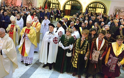 Głównym celebransem Eucharystii w świątyni  pw. św. Kazimierza był biskup ordynariusz.