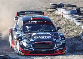 Załoga Kajetan Kajetanowicz i Maciej Szczepaniak w samochodzie Ford Fiesta WRC na trasie odcinka specjalnego Autodrom Bemowo, podczas 56. Rajdu Barbórka w Warszawie