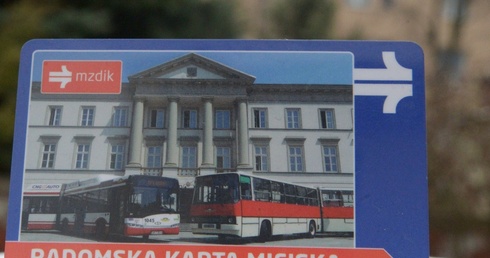 Dotychczas na awersie karty było zdjęcie dwóch autobusów na placu Corazziego przed Urzędem Miejskim