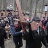 Co tydzień w Drodze Krzyżowej na wejherowskiej kalwarii uczestniczą tysiące wiernych.