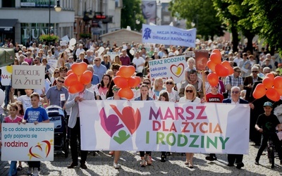 Marsze dla życia gromadzą całe rodziny, ruchy i stowarzyszenia.