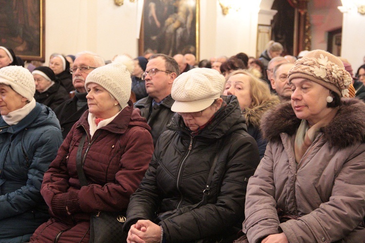 Wejherowo. Droga Krzyżowa kalwaryjskimi ścieżkami 