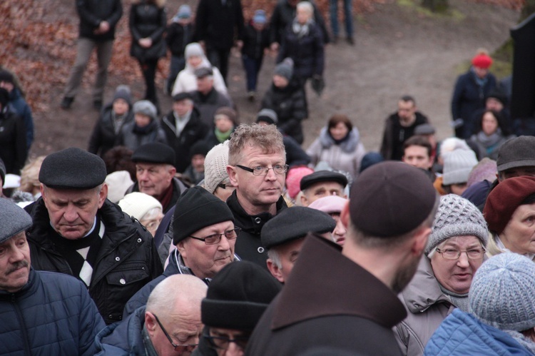 Wejherowo. Droga Krzyżowa kalwaryjskimi ścieżkami 