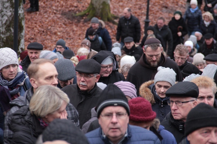 Wejherowo. Droga Krzyżowa kalwaryjskimi ścieżkami 