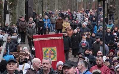 Wejherowo. Droga Krzyżowa kalwaryjskimi ścieżkami 